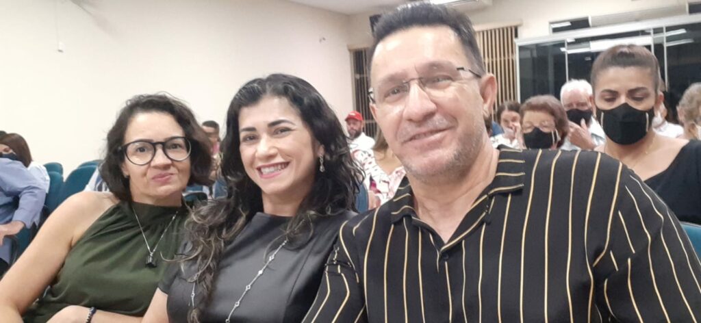 Livro: Noite de autógrafos foi sucesso em Amambai Livro: Noite de autógrafos foi sucesso em Amambai