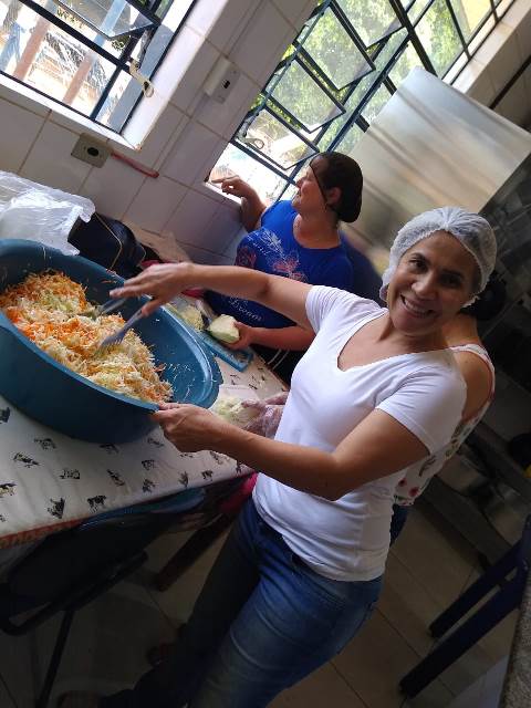 Ponta Porã: Escola Municipal Adê Marques realizou galinhada no fim de semana
