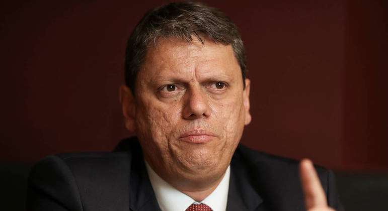Ao menos 11 dos 23 ministros devem deixar o governo até abril Ao menos 11 dos 23 ministros devem deixar o governo até abril