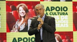 Antecipação do 13° salário aos servidores estaduais vai movimentar economia e aumentar as vendas no comércio Antecipação do 13° salário aos servidores estaduais vai movimentar economia e aumentar as vendas no comércio
