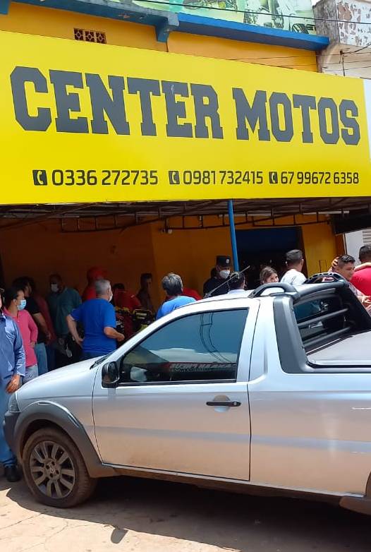 Homem é morto a tiros em loja de motos na fronteira