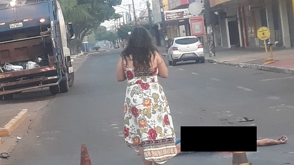 Em Ponta Porã, homem sobe em caminhão de lixo, cai e morre atropelado