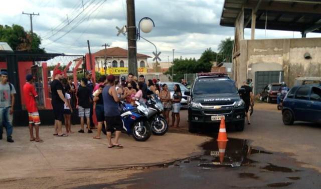 Homem é executado em garagem de carro em Ponta Porã Homem é executado em garagem de carro em Ponta Porã