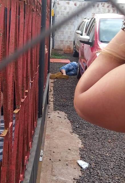 Homem é executado em garagem de carro em Ponta Porã Homem é executado em garagem de carro em Ponta Porã
