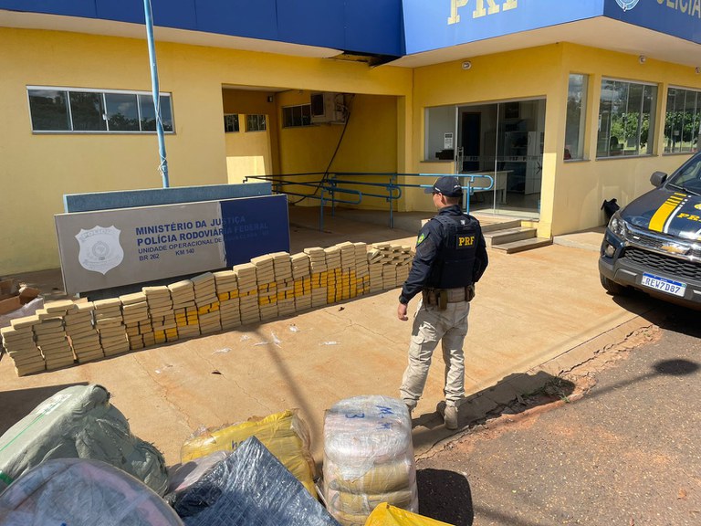 PRF apreende 267,1 Kg de cocaína no km 137 da BR-262 PRF apreende 267,1 Kg de cocaína no km 137 da BR-262