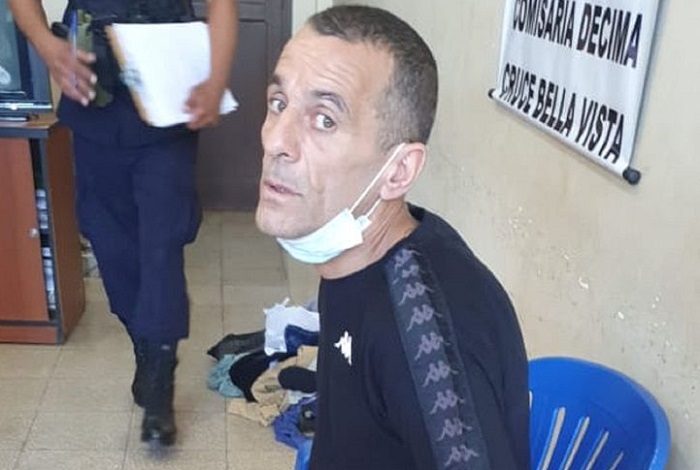 Uruguayo cae con fusil y chalecos antibalas que tenían como destino Asunción Uruguayo cae con fusil y chalecos antibalas que tenían como destino Asunción