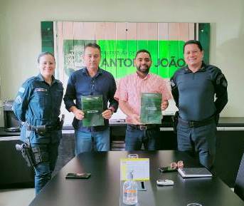 Comando do 4º BPM realiza reunião de trabalho com autoridades de Antônio João Comando do 4º BPM realiza reunião de trabalho com autoridades de Antônio João