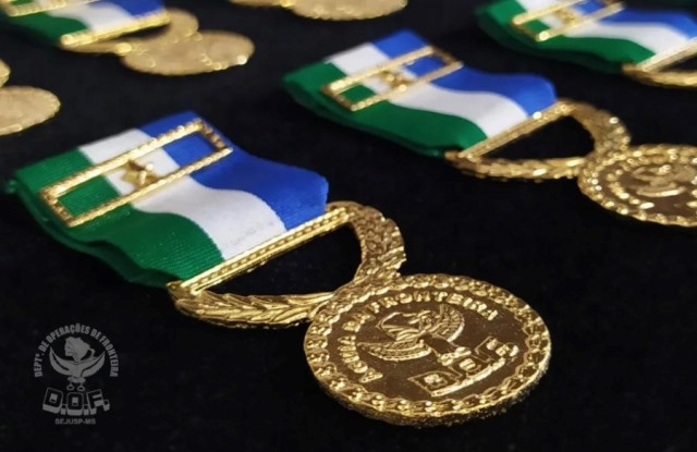 Presidente Bolsonaro recebe, do DOF, a Medalha Águia da Fronteira