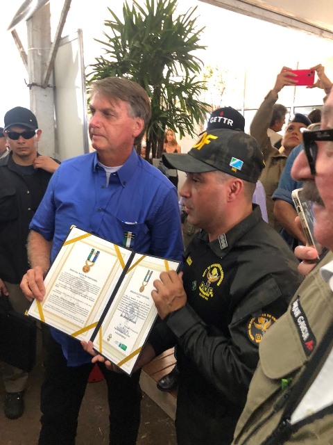 Presidente Bolsonaro recebe, do DOF, a Medalha Águia da Fronteira