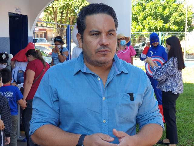 Secretaria de Saúde de Ponta Porã dá início à vacinação nas escolas municipais Secretaria de Saúde de Ponta Porã dá início à vacinação nas escolas municipais