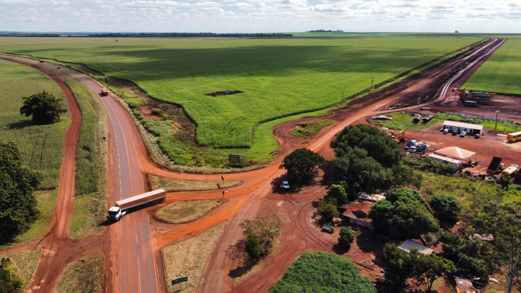 Obra de pavimentação da MS-166 avança, melhorando a logística em direção à Bioceânica