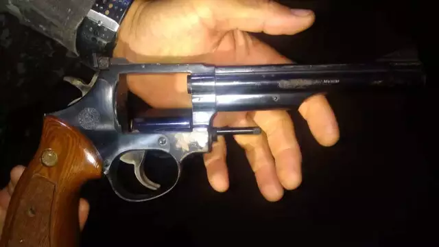 Ladrão em fuga morre durante troca de tiros com PM Ladrão em fuga morre durante troca de tiros com PM