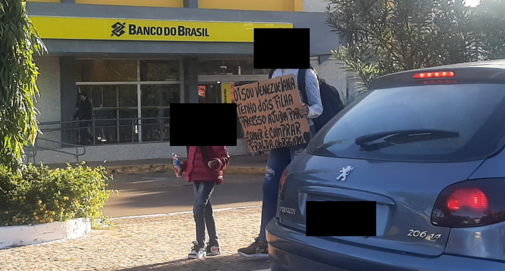 Ponta Porã: Aumentou o número de Venezuelanos pedindo ajuda nos semáforos Ponta Porã: Aumentou o número de Venezuelanos pedindo ajuda nos semáforos