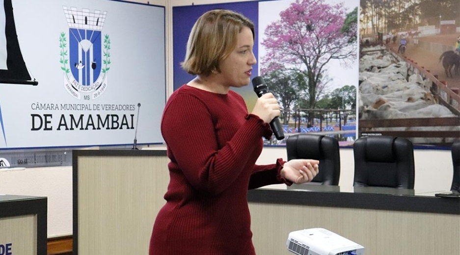 Em Amambai, relacionamento abusivo e feminicídio são tratados em palestra