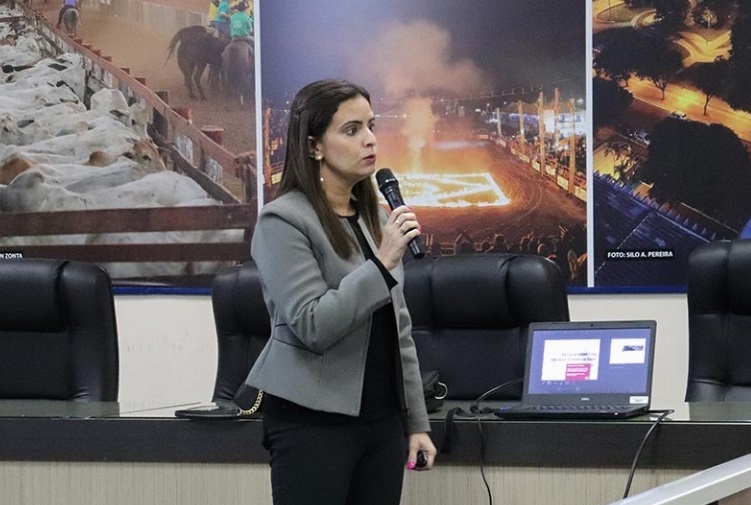 Em Amambai, relacionamento abusivo e feminicídio são tratados em palestra