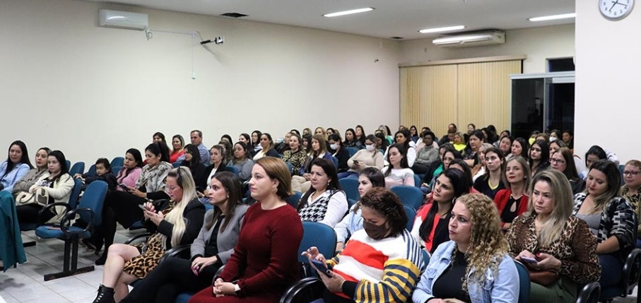 Em Amambai, relacionamento abusivo e feminicídio são tratados em palestra