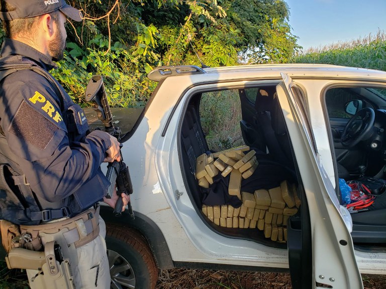 PRF apreende 805,1 Kg de maconha e recupera veículo em Maracaju