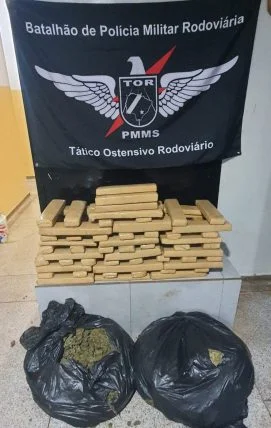 PMRE apreende Carga de maconha escondida em mata