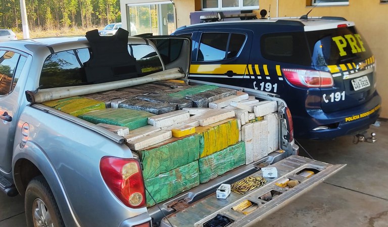PRF apreende 1,2 tonelada de maconha, munições de fuzil que saiu de Ponta Porã