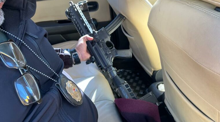SENAD incauta automóvil con matrícula brasileña y un sub fusil en PJC SENAD incauta automóvil con matrícula brasileña y un sub fusil en PJC