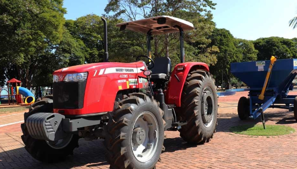Prefeitura de Amambai recebeu 10 maquinários do Governo do Estado para atender agricultura familiar do município