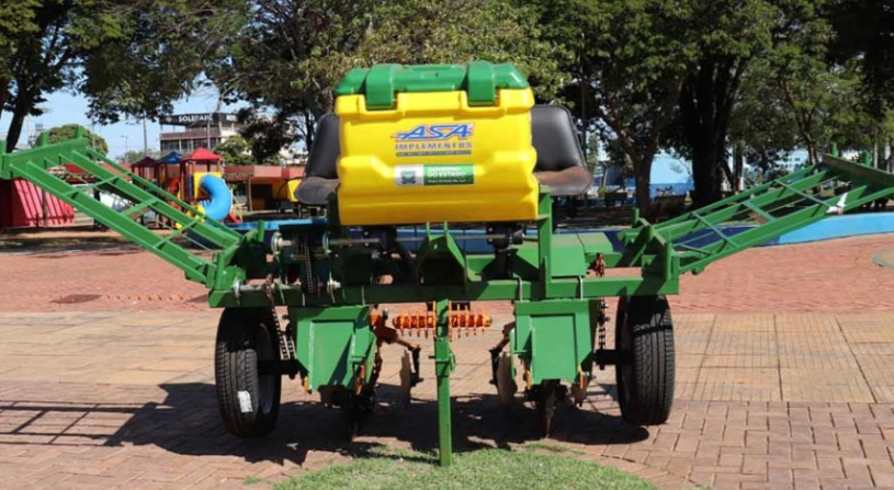 Prefeitura de Amambai recebeu 10 maquinários do Governo do Estado para atender agricultura familiar do município