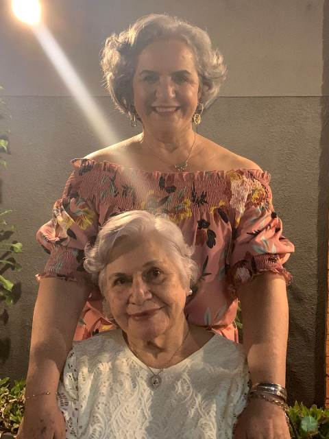 Fannyliz Tibcherani comemorou seu aniversário com amigos e familiares Fannyliz Tibcherani comemorou seu aniversário com amigos e familiares
