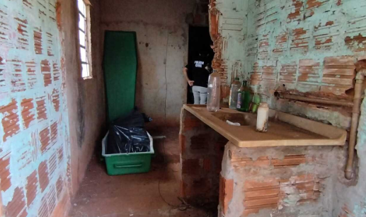 Homem encontrado morto tem marcas de queimadura pelo corpo Homem encontrado morto tem marcas de queimadura pelo corpo