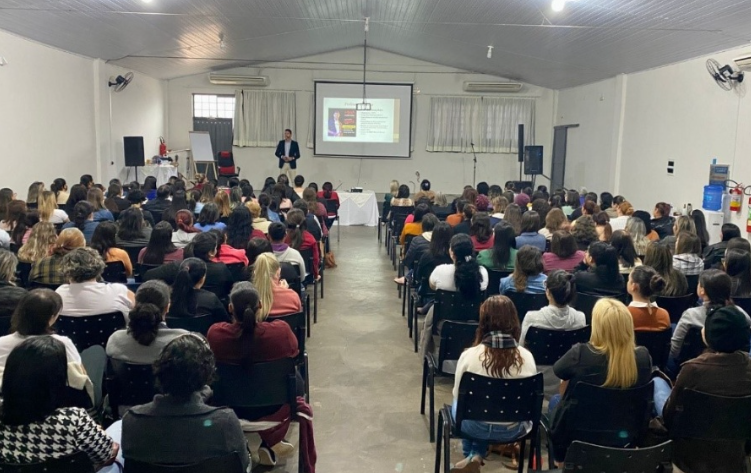 Profissionais da educação de Amambai estão participando de curso sobre Inteligência Emocional Profissionais da educação de Amambai estão participando de curso sobre Inteligência Emocional