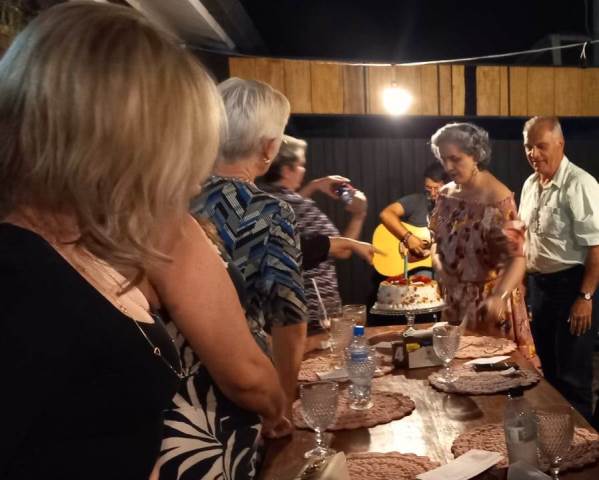 Fannyliz Tibcherani comemorou seu aniversário com amigos e familiares Fannyliz Tibcherani comemorou seu aniversário com amigos e familiares