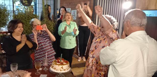 Fannyliz Tibcherani comemorou seu aniversário com amigos e familiares Fannyliz Tibcherani comemorou seu aniversário com amigos e familiares