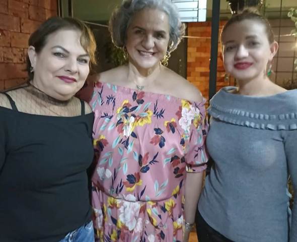 Fannyliz Tibcherani comemorou seu aniversário com amigos e familiares Fannyliz Tibcherani comemorou seu aniversário com amigos e familiares