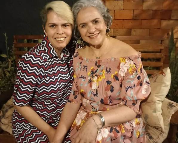 Fannyliz Tibcherani comemorou seu aniversário com amigos e familiares Fannyliz Tibcherani comemorou seu aniversário com amigos e familiares