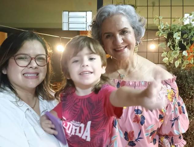 Fannyliz Tibcherani comemorou seu aniversário com amigos e familiares Fannyliz Tibcherani comemorou seu aniversário com amigos e familiares