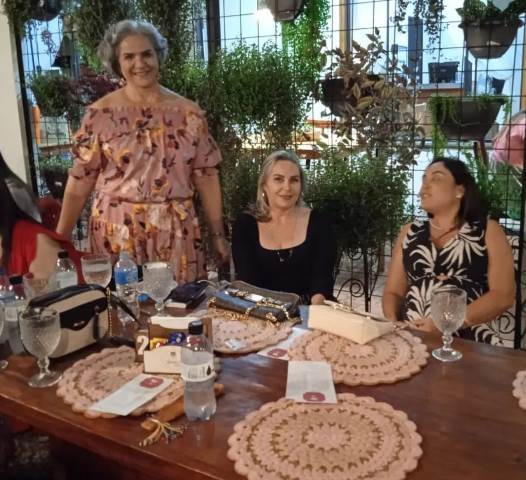 Fannyliz Tibcherani comemorou seu aniversário com amigos e familiares Fannyliz Tibcherani comemorou seu aniversário com amigos e familiares