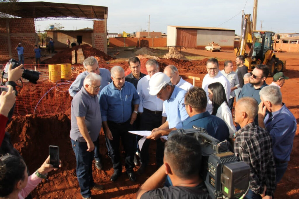 Asfalto chega em Nova Itamarati gerando boa expectativa na população