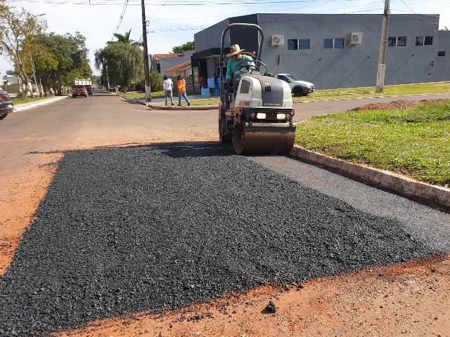 Prefeitura realiza operação tapa-buracos em Ponta Porã Prefeitura realiza operação tapa-buracos em Ponta Porã