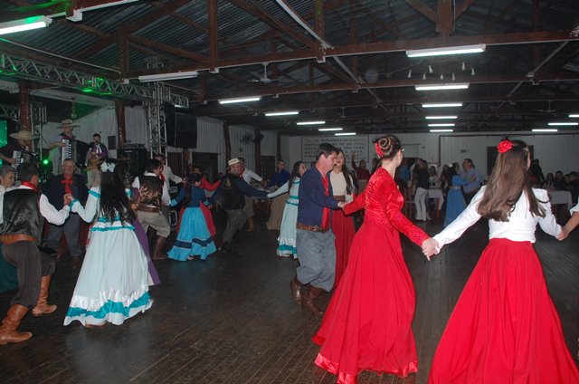 Confira fotos do Baile Tchê Kakareko no CTG Querência da Saudade em Ponta Porã