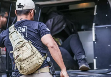 Mulher presa em operação é investigada por aliciar adolescentes para prostituição e cobrava até R$ 150 por programa Mulher presa em operação é investigada por aliciar adolescentes para prostituição e cobrava até R$ 150 por programa