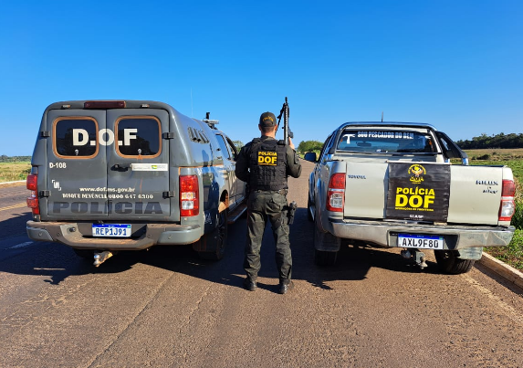 DOF recupera veículo roubado onde família foi mantida refém em meio a mata no Paraná