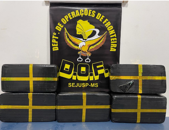 Mais de cinco quilos de pasta base de cocaína são apreendidos pelo DOF em ônibus boliviano Mais de cinco quilos de pasta base de cocaína são apreendidos pelo DOF em ônibus boliviano