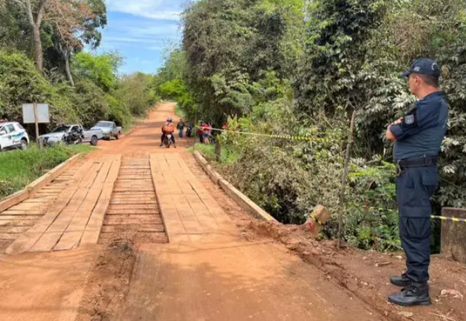 Homem é encontrado morto às margens de córrego em Bonito Homem é encontrado morto às margens de córrego em Bonito