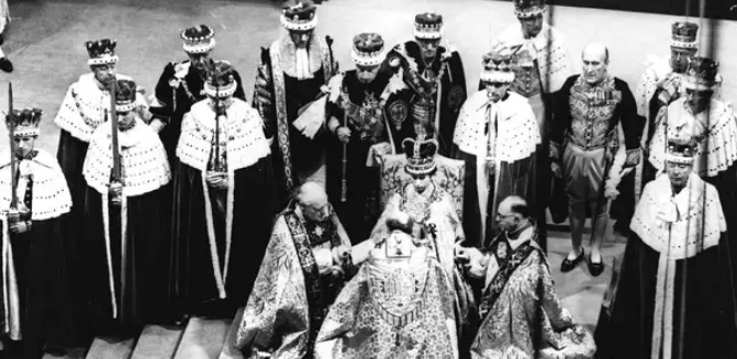 Rainha Elizabeth morre aos 96 anos no palácio de Balmoral, na Escócia Rainha Elizabeth morre aos 96 anos no palácio de Balmoral, na Escócia