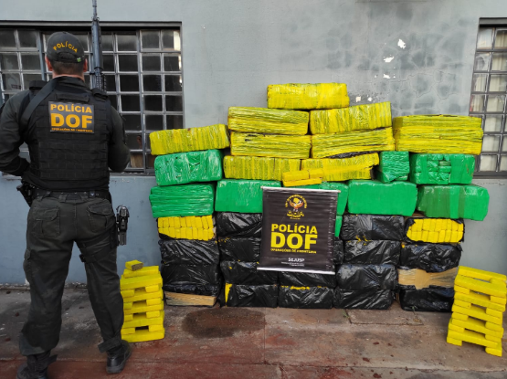 Irmãos do RS são presos pelo DOF com mais de 660 quilos de droga em carga de melancia Irmãos do RS são presos pelo DOF com mais de 660 quilos de droga em carga de melancia
