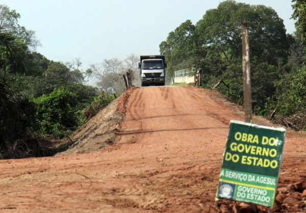 Fundersul integra o Pantanal com R$ 930 milhões de investimentos em 1,5 mil km de novas estradas Fundersul integra o Pantanal com R$ 930 milhões de investimentos em 1,5 mil km de novas estradas