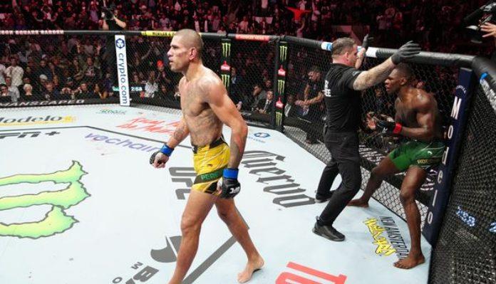 Alex Poatan é novo campeão dos médios do UFC Alex Poatan é novo campeão dos médios do UFC