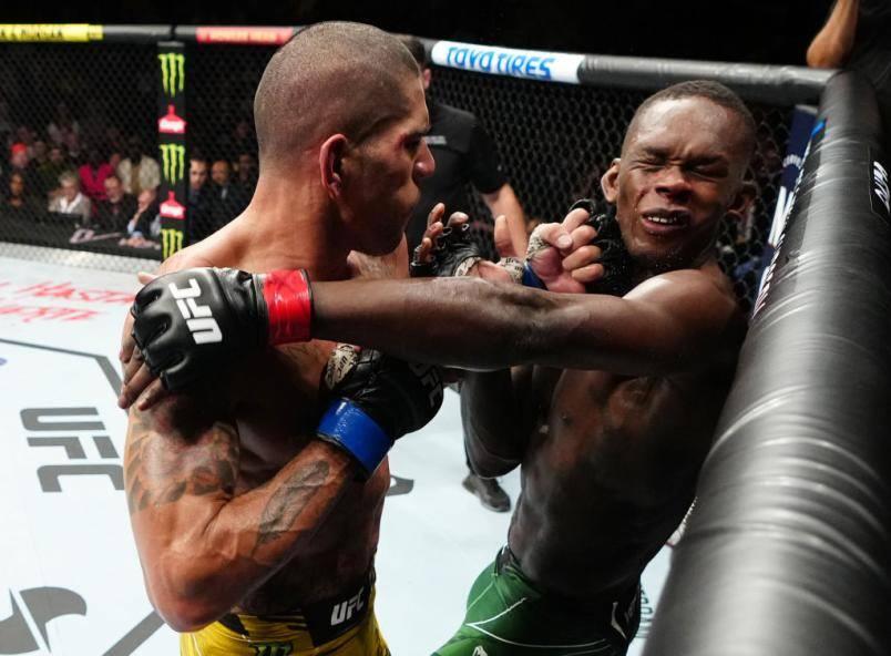 Alex Poatan é novo campeão dos médios do UFC Alex Poatan é novo campeão dos médios do UFC