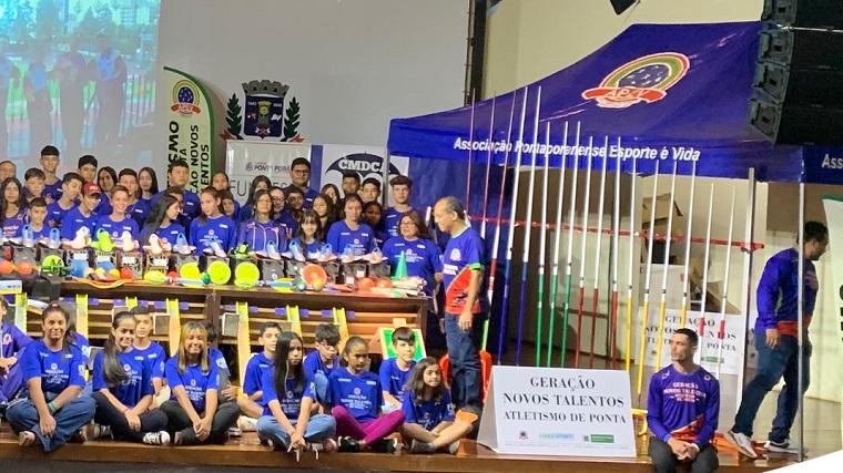 Ponta Porã: Em noite de festa, APEV entrega materiais esportivos, uniformes e equipamentos Ponta Porã: Em noite de festa, APEV entrega materiais esportivos, uniformes e equipamentos