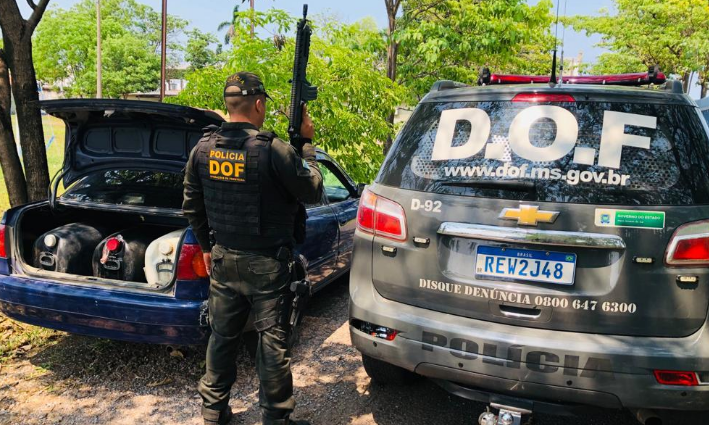 Dois homens foram presos por contrabando de óleo diesel da Bolívia Dois homens foram presos por contrabando de óleo diesel da Bolívia