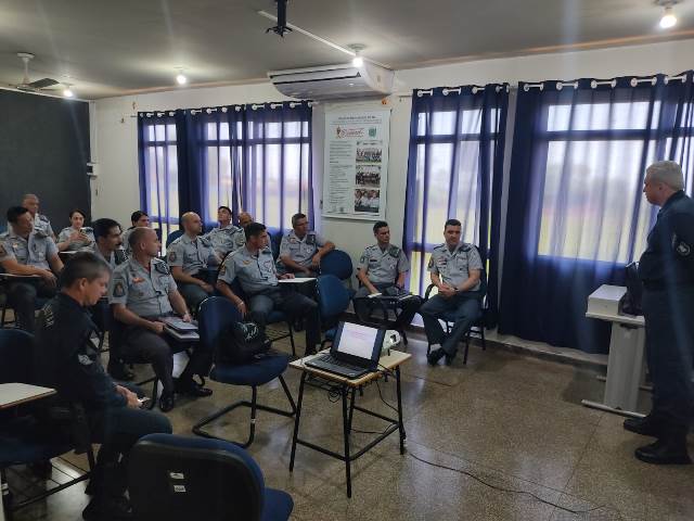 Ponta Porã: 4º Batalhão de Polícia Militar recebe oficiais da PM do estado de São Paulo Ponta Porã: 4º Batalhão de Polícia Militar recebe oficiais da PM do estado de São Paulo